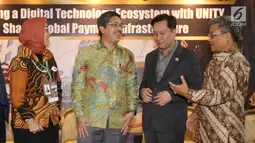 CEO PT Envy Technologies Indonesia Mohd Sopiyan Mohd Rashdi (kedua kiri) berbincang dengan Ketua Umum KADIN Eddy Ganefo, Direktur Bisnis PT. Bank BNI Syariah dan Rektor Univ Al Azhar Indonesia di Jakarta  Rabu (8/8). (Liputan6.com)