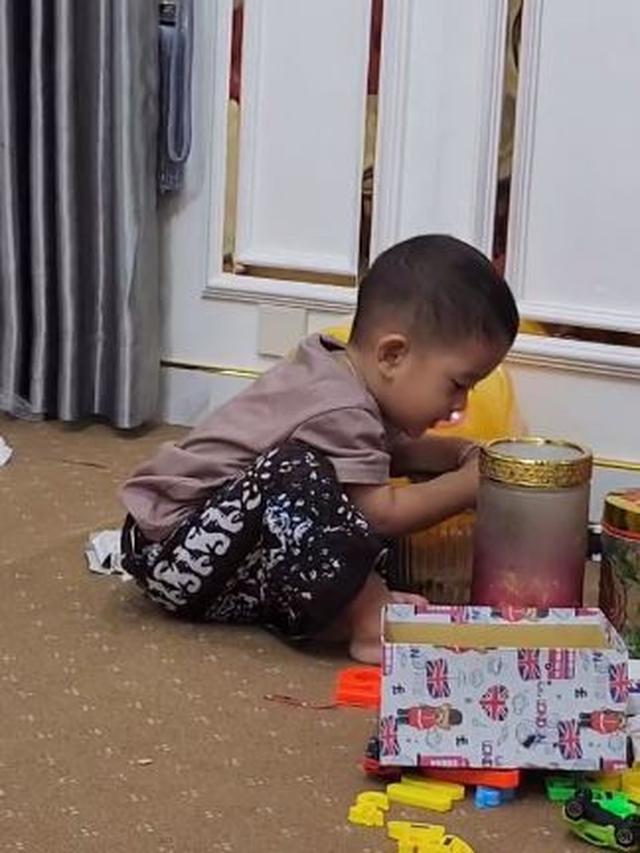 Putra Gus Iqdam Gus Novel di ST Pusat, Blitar (Foto: SS TikTok/Ayeyeeeeeee27/tdr)