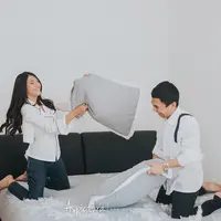 Anissa Aziza, perempuan yang sebentar lagi akan dipersunting Raditya Dika kerap mencuri perhatian publik. Bukan karena statusnya sebagai calon istri Radit, melainkan juga soal penampilannya yang modis. (Instagram/anissaaziza)