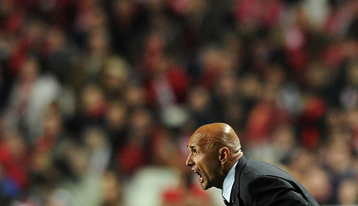 Apabila gagal membawa juara, minimal dirinya harus bisa membawa AS Roma lolos ke Liga Champions musim depan. (AFP/Francisco Leong)