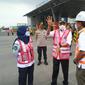 Menhub Budi Karya Sumadi melakukan kunjungan kerja ke New Priok Container Terminal (NPCT) 1 di pelabuhan Tanjung Priok, Jakarta Utara, Kamis, 15 April 2021. Liputan6.com/Athika Rahma