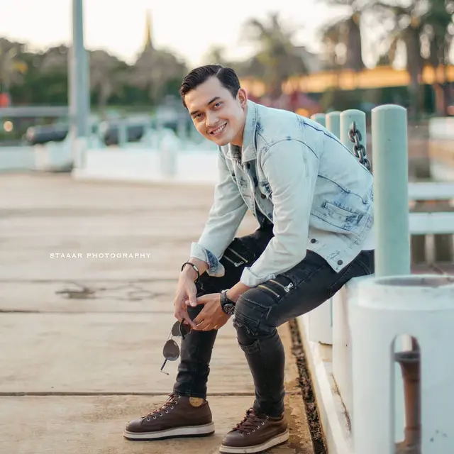 Jadi Asisten Arya Saloka di Sinetron, Ini 6 Potret Aktor Ikbal Fauzi