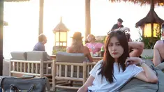 Rina Diana, pemeran Safira di sinetron SCTV Dilema Cinta memang menjadi seleb yang gayanya selalu menarik untuk diikuti. Seperti saat ia menikmati liburan di pantai. Gaya OOTD nya yang santai dengan kaus putih ini terlihat simpel namun tetap menawan. (Liputan6.com/IG/@rinadiana_8)