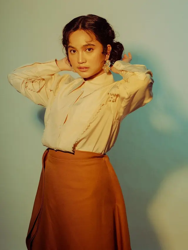 5 Gaya Rachel Amanda dalam Pemotretan Bertema Vintage, Menawan