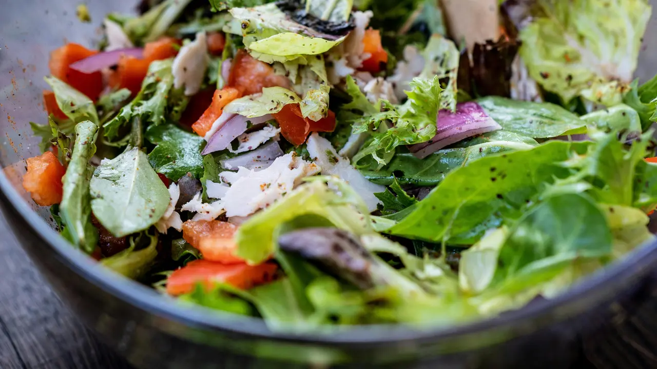 Resep Salad Teff Segar dengan Lemon Dressing yang Cocok untuk Clean Eating