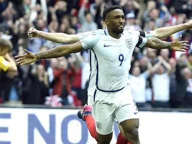 Penyerang Inggris, Jermain Defoe, melakukan selebrasi usai mencetak gol ke gawang Lithuania pada laga lanjutan kualifikasi Piala Dunia 2018 di Stadion Wembley, Inggris, (26/03/2017). Inggris mengalahkan Lithuania dengan skor 2-0. (EPA/Gerry Penny)