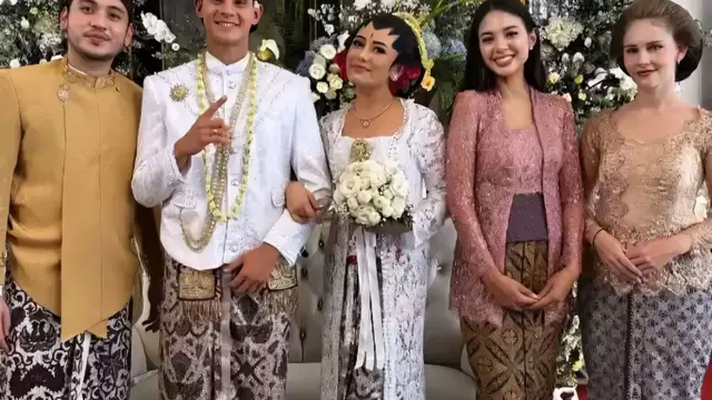 Aurelie Moeramans di Pernikahan Amanda Gonzales