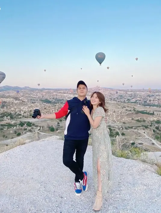 Handika Pratama dan Rosiana Dewi (Instagram/rsn.dw)