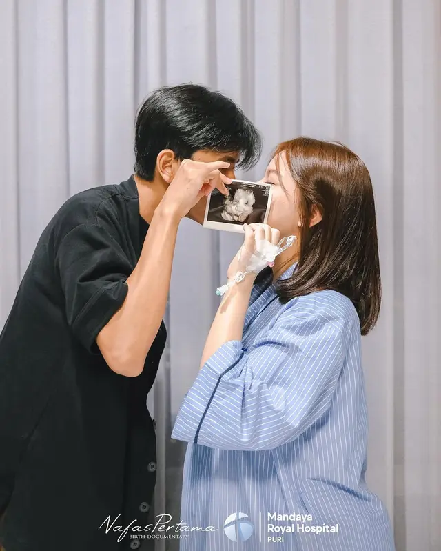 Jadi ibu di usia 22 tahun, ini 7 momen bahagia Kayess melahirkan anak pertama di hari valentine
