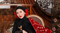 Masyarakat Indonesia rayakan Hari Kartini saban 21 April. Salah satu yang memaknai Hari Kartini dengan renungan mendalam, selebgram Shandy Purnamasari. (Foto: Dok. Koleksi Pribadi Shandy Purnamasari)