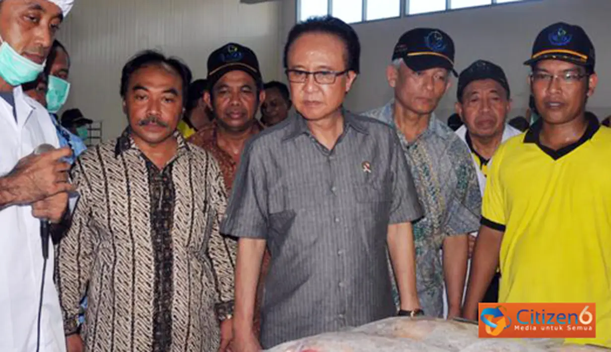 Citizen6, Karawang: Pengembangan pabrik pakan ikan merupakan langkah pemerintah dalam menyangga mata rantai produksi perikanan budidaya. (Pengirim: Efrimal Bahri)