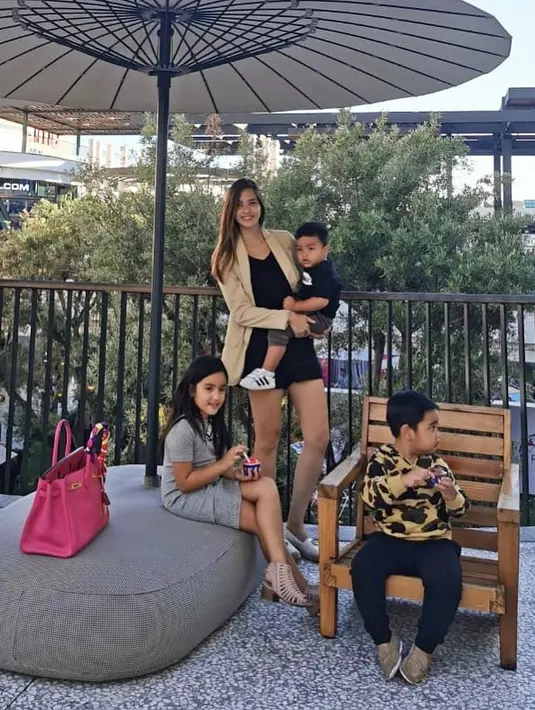 Nia Ramadhani dan Ardie Bakrie (Instagram/ramadhaniabakrie)