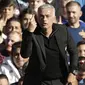 Pelatih Manchester United, Jose Mourinho, saat melawan Chelsea pada laga Premier League di Stadion Stamford Bridge, Sabtu (20/10/2018). Kedua tim bermain imbang 2-2. (AP/Matt Dunham)