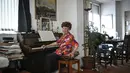 Maze adalah seorang guru piano di sebagian besar hidupnya, dan baru setelah menginjak usia 100 tahun ia mulai membangun basis penggemar yang signifikan - melalui halaman Facebook-nya. (Stéphane DE SAKUTIN / AFP)