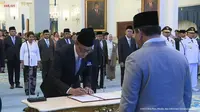 Plt. Menteri BUMN Dony Oskaria resmi dilantik menjadi Kepala Badan Pengaturan (BP) BUMN oleh Presiden Prabowo Subianto. (Sumber: Setkab Presiden RI)