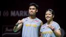 Pasangan ganda campuran Indonesia, Jafar Hidayatullah/Felisha Pasaribu berpose setelah menang atas wakil Korea Selatan, Kim Jae Hyeon/Jang Ha Jeong dalam babak 32 besar Indonesia Open 2026 di Istora Senayan, Jakarta, Rabu (03/06/2026). (Bola.com/Bagaskara Lazuardi)