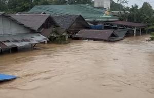 Banjir Setinggi Atap Rumah Rendam Tebing Tinggi Kalsel (AntaraNews)