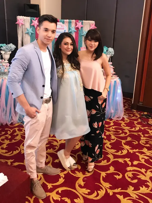 6 Potret Kedekatan Celine Evangelista dan Marissa Brigitta, Adik Kakak