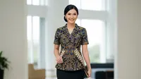 Model Atasan Batik Bawahan Rok Hitam/Gemini AI