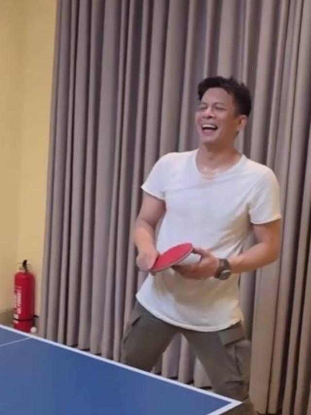 7 Potret Celine Evangelista Main Tenis Meja Bareng Ariel Noah, Tuai Banyak Sorotan