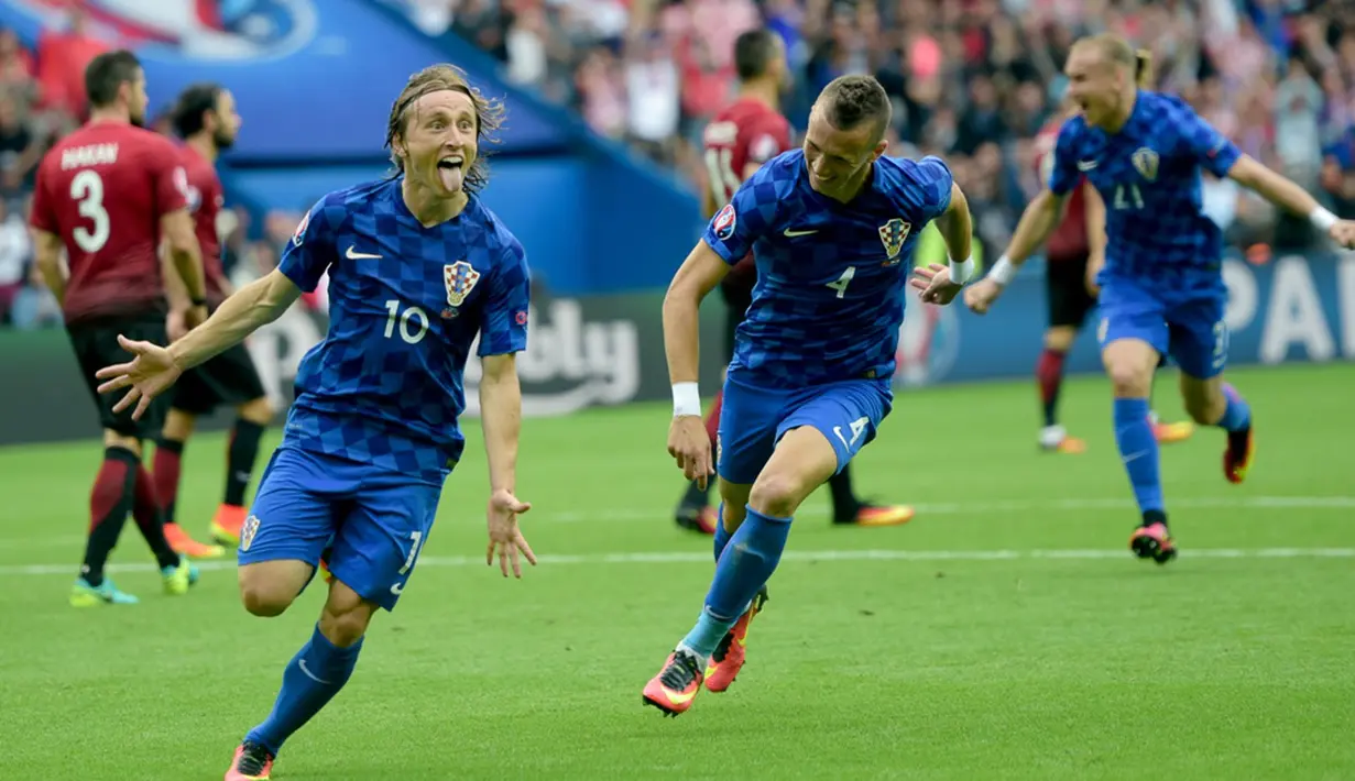 Ekspresi Luka Modric setelah mencetak gol ke gawang Turki dalam laga Grup D Piala 2016 di Stadion Parc des Princes, Paris, (12/6/2016). (AFP/Bulent Kilic)