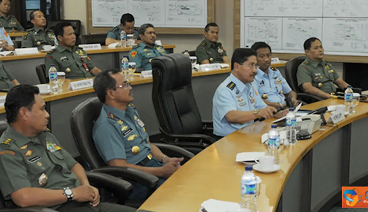 Citizen6, Jakarta: Penutupan Latihan Hanudnas "Tutuka" XXXVI 2012 oleh Panglima TNI Laksamana TNI Agus Suhartono, bertempat di Pusdalops Mabes TNI Cilangkap, Jakarta, Kamis (20/9). (Pengirim: Badarudin Bakri).