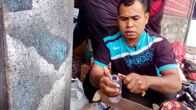 Lewat Bank Sampah Guru Honorer di Malang Kejar Mimpi Raih Gelar Magister