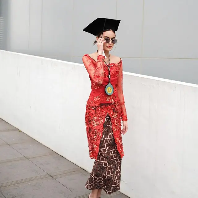6 Potret Wisuda Andira Hadley Kekasih Bisma Karisma, Raih Gelar di Usia 21 Tahun