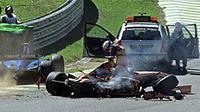 Nick Heidfeld, menabrak mobil tim medis di GP Brasil 2002. (Bola.com/Swissinfo.ch)