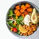 Salad millet yang lezat ini kaya akan serat dan protein nabati, menjadikannya salad biji-bijian bebas gluten yang sehat. [Dok/Pexels.com/Abdurahman Yarichev].