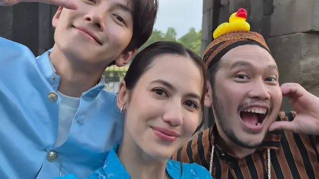 Pevita Pearce saat di  Prambanan tampil cantik. [@pevpearce]