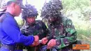 Citizen6, Surabaya: Sedikitnya 17 siswa Diktukba Banpur Angkatan ke - 41 kodikmar Kobangdikal mengikuti Latihan Praktek (Lattek) Zeni, Komunikasi dan Angkutan Pembekalan dan Peralatan (ABP) baik dalam Operasi Amfibi maupun Operasi Darat. (Pengirim: Penkob