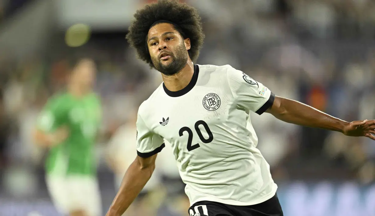 Die Mannschaft tampil dominan. Gol cepat untuk Jerman hadir di menit ke-7, usai Serge Gnabry berhasil memanfaatkan bola liar hasil duel pemain Irlandia Utara. (INA FASSBENDER/AFP)