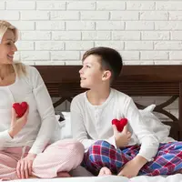 Melatih anak mengekspresikan rasa sayang kepada orangtua. (Foto: Freepik)