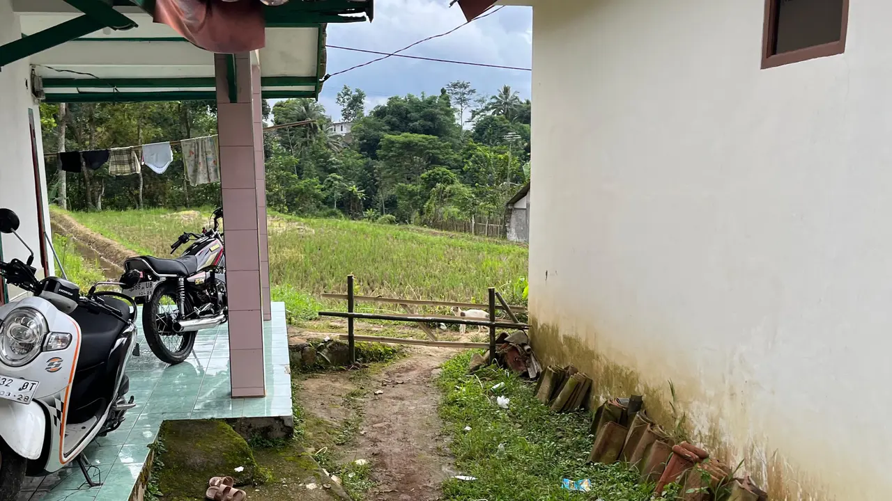 rumah keluarga balita korban pelecehan seksual di Sukabumi.