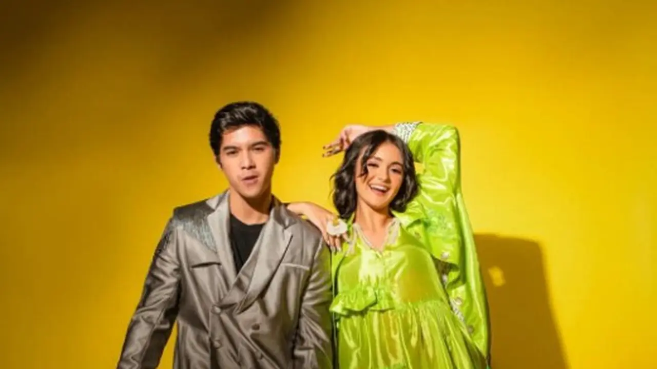 Adu Akting 'Virgin Mom', Ini 6 Gaya Pemotretan Al Ghazali dan Amanda Rawles