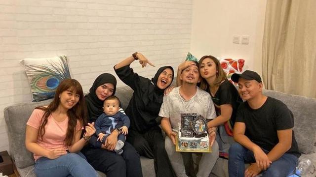 6 Potret Rumah Mewah Selvi Kitty Bergaya Minimalis Dan Nyaman Hot Liputan6 Com