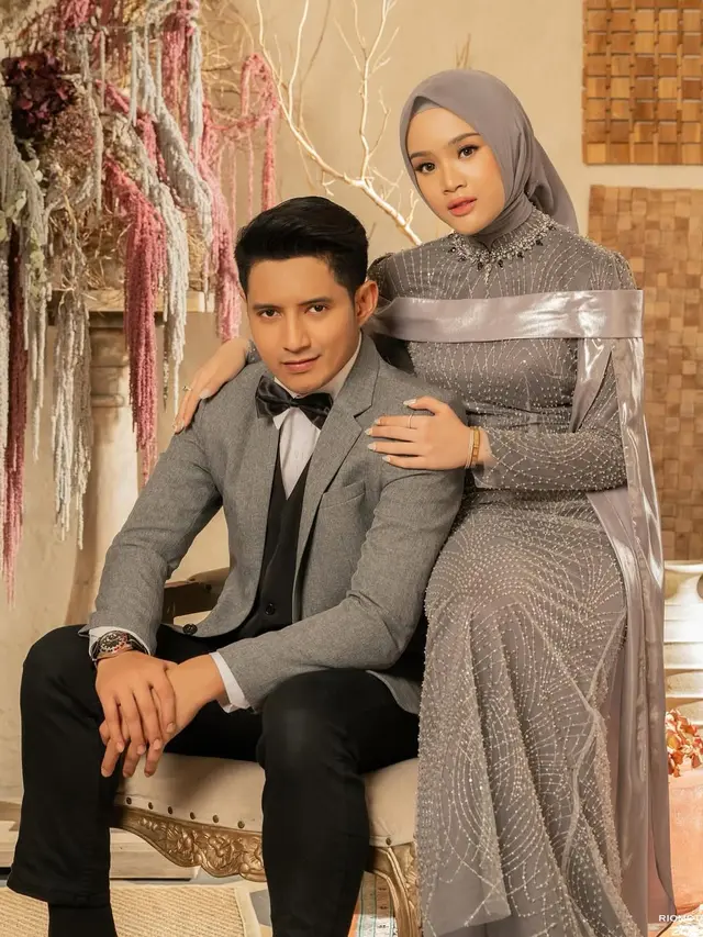 6 Gamis Elegan ala Dea Sahirah untuk Acara Formal, Sopan dengan Gaya Modern