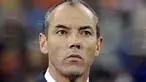 Ekspresi pelatih Kamerun Paul Le Guen di laga terakhir penyisihan Grup E PD 2010 melawan Belanda di Cape Town Stadium, 24 Juni 2010. Kamerun kalah 1-2. AFP PHOTO / LIU JIN 