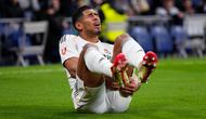 Jude Bellingham mengalami cedera dalam laga Liga Spanyol antara Real Madrid vs Rayo Vallecano, Minggu (1/2/2026). (c) AP Photo/Manu Fernandez