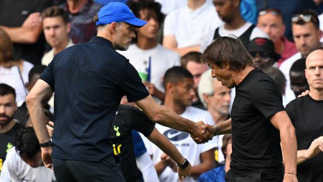 Foto: Derbi London Memang Panas, Thomas Tuchel dan Antonio Conte Terlibat Keributan di Akhir Pertandingandari Salaman