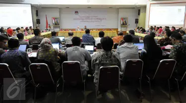 KPU menggelar rapat koordinasi penggunaan aplikasi sistem informasi logistik (Silog) Pilkada 2015 di Kantor KPU Pusat, Jakarta, Rabu (30/9/2015). Rapat dipimpin komisioner KPU Hadar Nafis Gumay dan Arief Budiman. (Liputan6.com/Helmi Afandi)