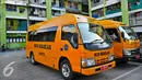 Fasilitas bus sekolah gratis kini telah ada di Rusun Muara Kapuk, Jakarta, Jumat (22/4/2016). Sebanyak 2 unit mobil akan beroperasi setiap hari untuk memudahkan anak sekolah yang tinggal di Rusun Muara Kapuk. (Liputan6.com/Yoppy Renato)