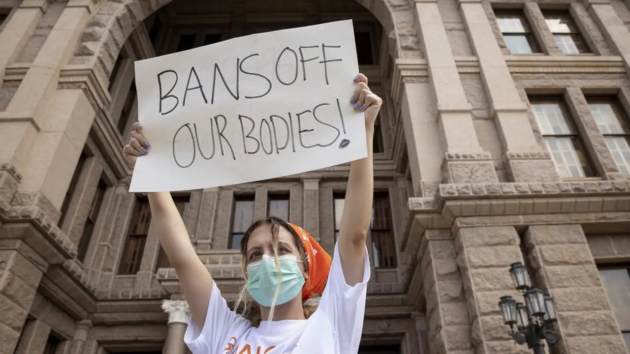 Unjuk rasa warga AS terhadap UU Texas yang melarang aborsi. (Jay Janner/Austin American-Statesman via AP)