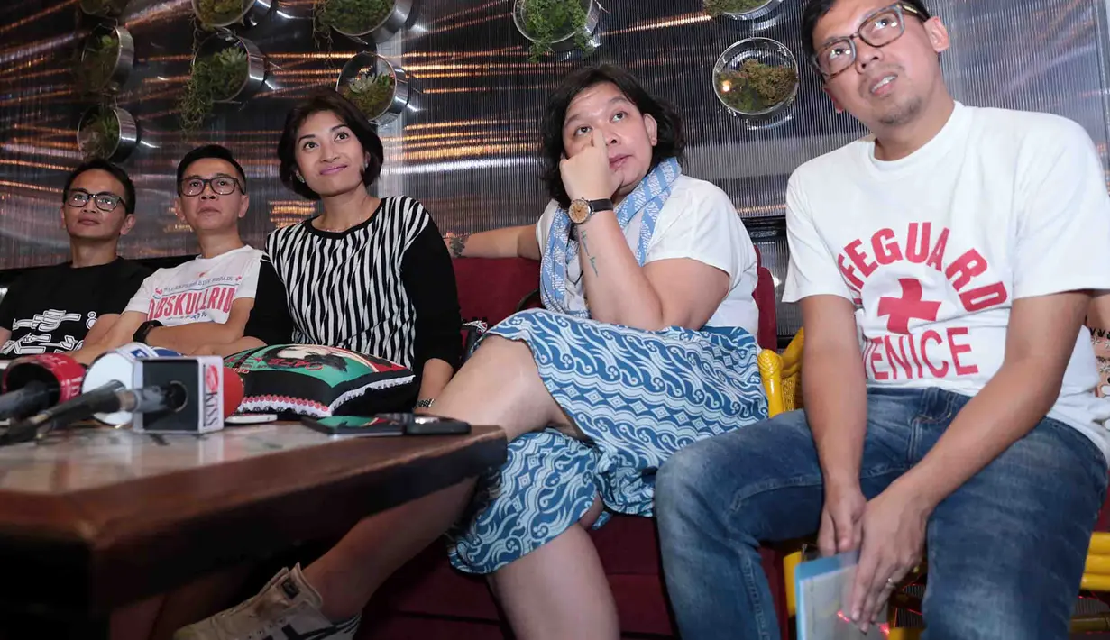 Berdasarkan penjelasan dari istri Oon Project Pop, Dessy Rahma alias Ocha penyakit sang suami itu diketahui sejak tahun 2010. Belakangan ini, Oon fokus pada kesembuhan penyakitnya. (Deki Prayoga/Bintang.com)