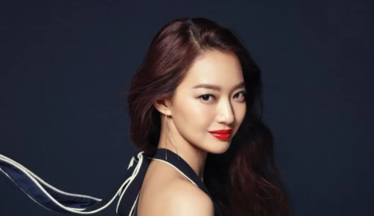 Shin Min Ah (Soompi/ELLE)