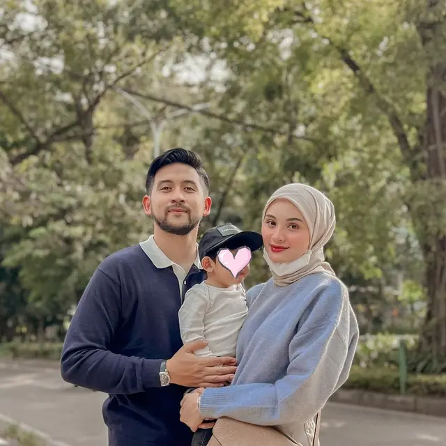 Pernah Viral Menikah di Usia 16 Tahun, Ini 6 Potret Keluarga Kecil Sabrina Salsabila