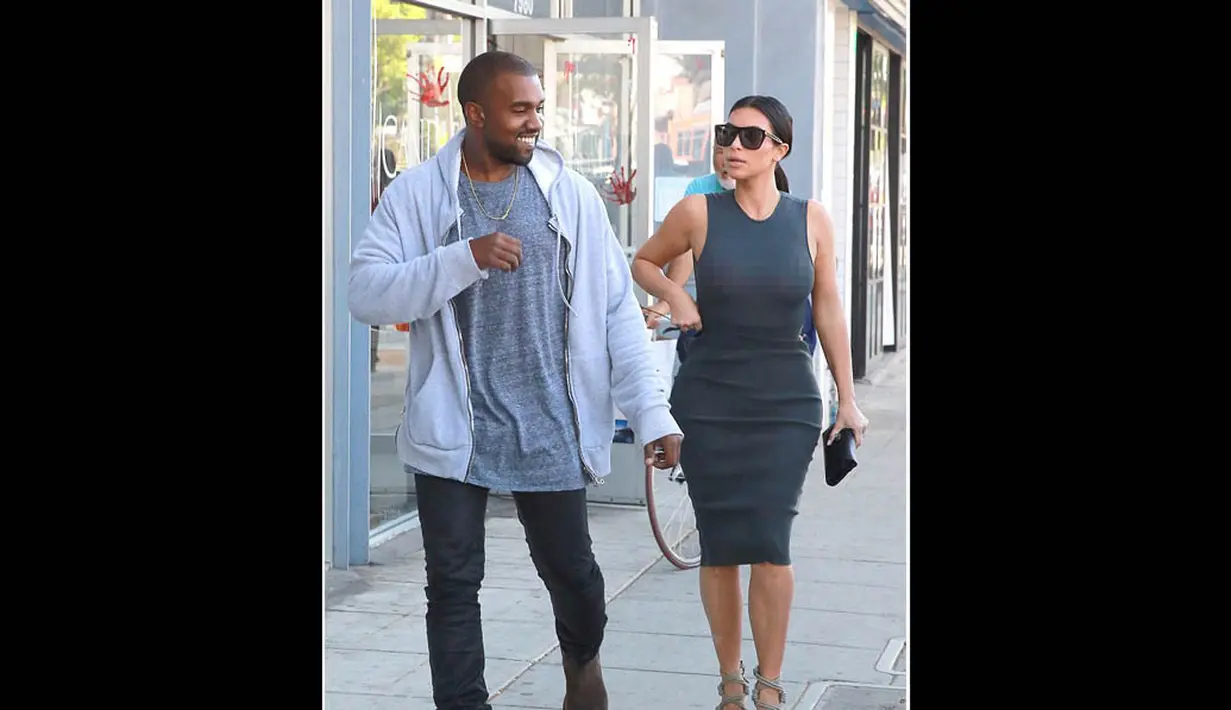 Kim Kardashian dan Kanye West tak pernah sepi dari sensasi pemberitaan, Amerika, (12/10/14). (Dailymail)