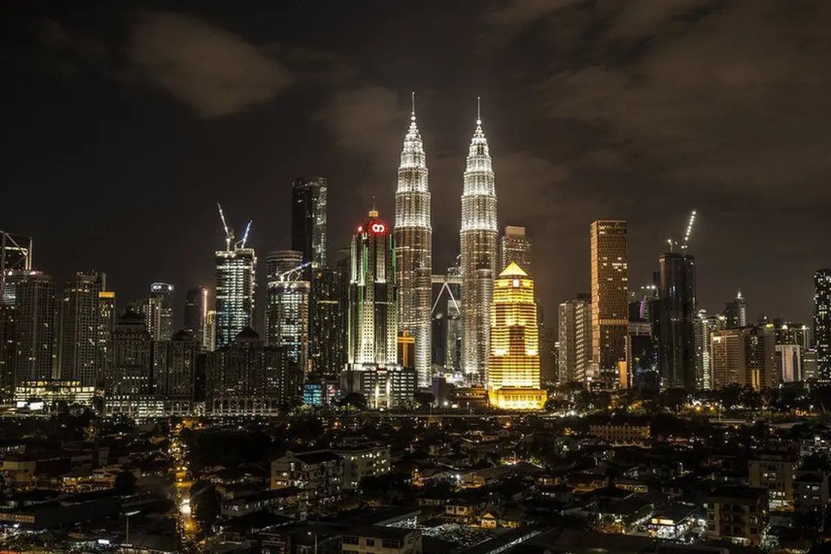 [Bintang] Earth Hour: Aksi Gelap-gelapan Selama Satu Jam untuk Melindungi Bumi