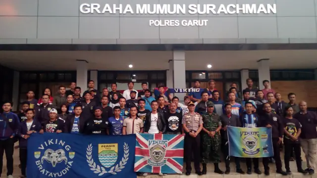 Polres Garut membina Bobotoh-Viking Garut